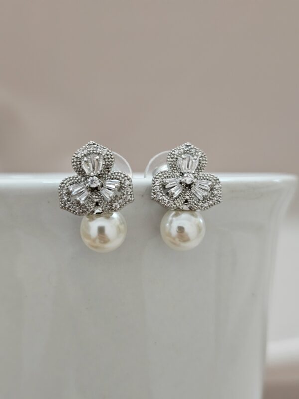 Floral Pearls Earrings – AESP16