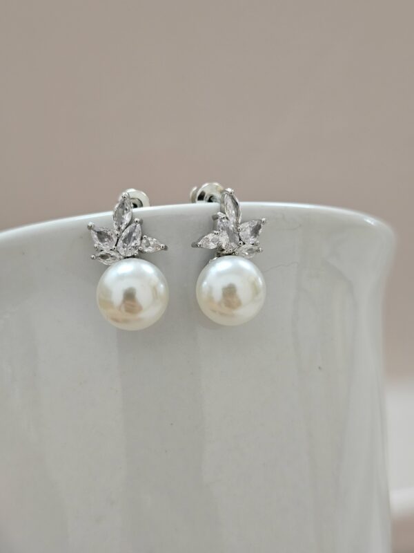 Small Stud Pearl Earrings – AESP15
