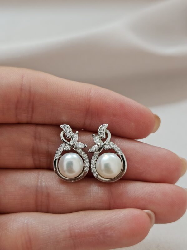 Small Delicate Pearl Earrings – AESP16