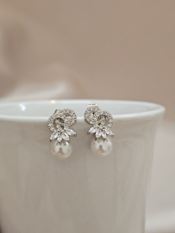 Stud Pearl Earrings – AESP23