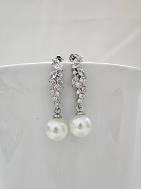 Pearl Drop Crystal Earrings – AESP33