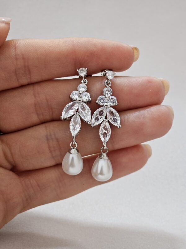 Elegant Drop Pearl Earrings – AESP32