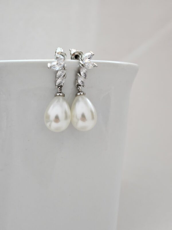 Drop Pearl Earrings – AESP25