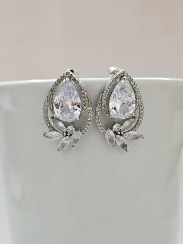 Crystal Stud Earrings – AESC26
