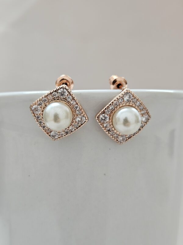 Small Pearl Rose Gold Stud Earrings – AERC5