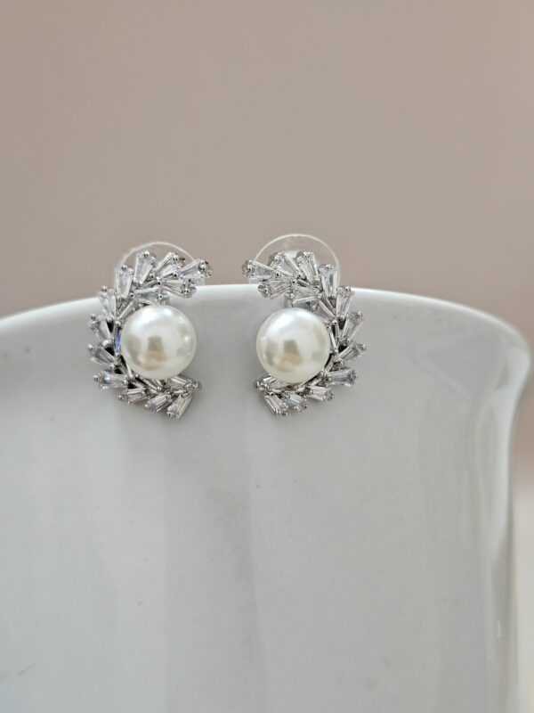 Half-Moon Stud Pearl Earrings – AESP14