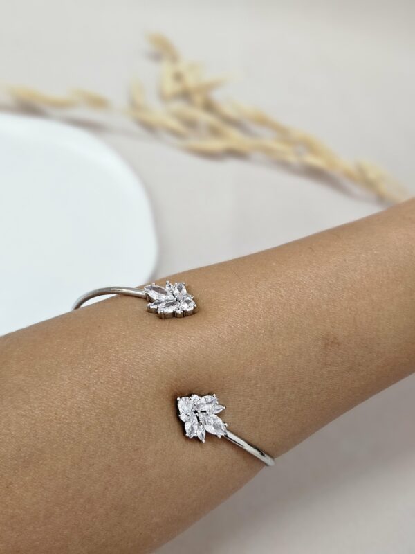 Siwar Bracelet- Minimalist Silver Crystal Cuff Bracelet – ABSC20