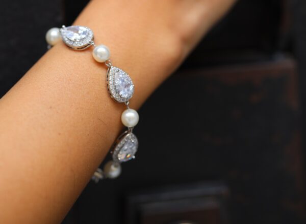Statement Pendant Crystal & Pearl Bracelet – ABSP7
