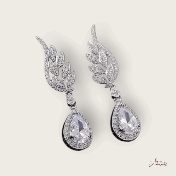 Elegant Leaf and Teardrop Crystal Drop Earrings – AESC65