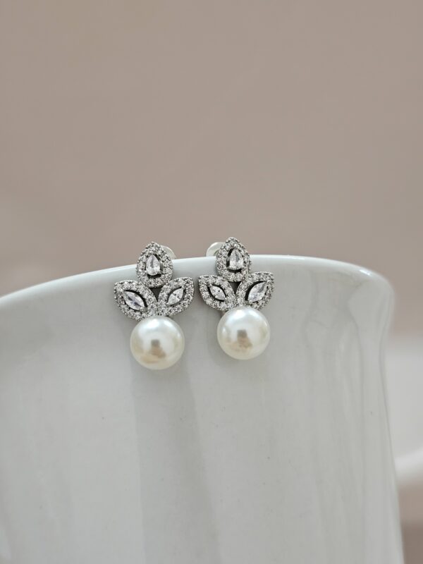 Stud Delicate Floral Crystal Pearl Earrings – AESP10