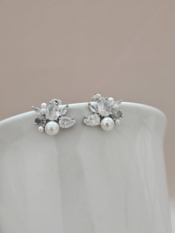 Delicate Pearl Crystal Stud EarringsAESP51