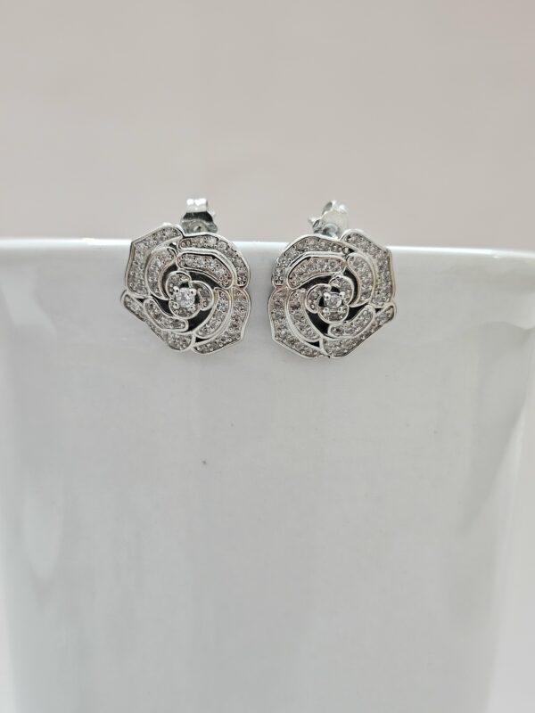 Small Silver Flower Earrings – AESC27