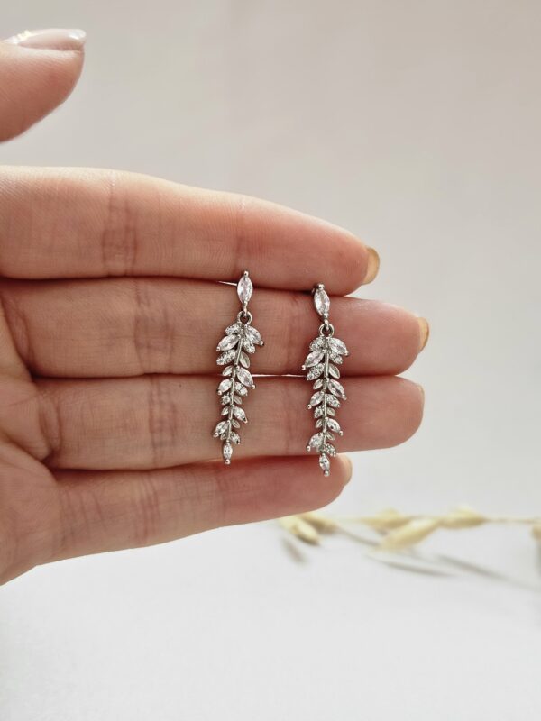 Delicate Leaf Crystal Earrings – AESC23