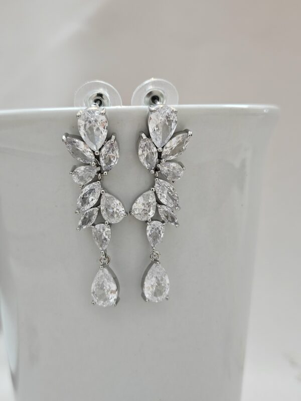 Elegant Silver Crystal Drop Earrings – AESC36