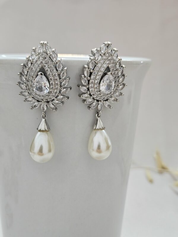 Statement Crystal Earrings With Pearl Drop – AESP47