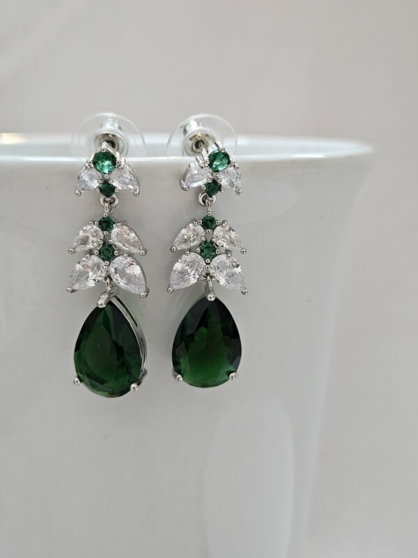 Emerald Green Crystal Drop Earrings – AESG