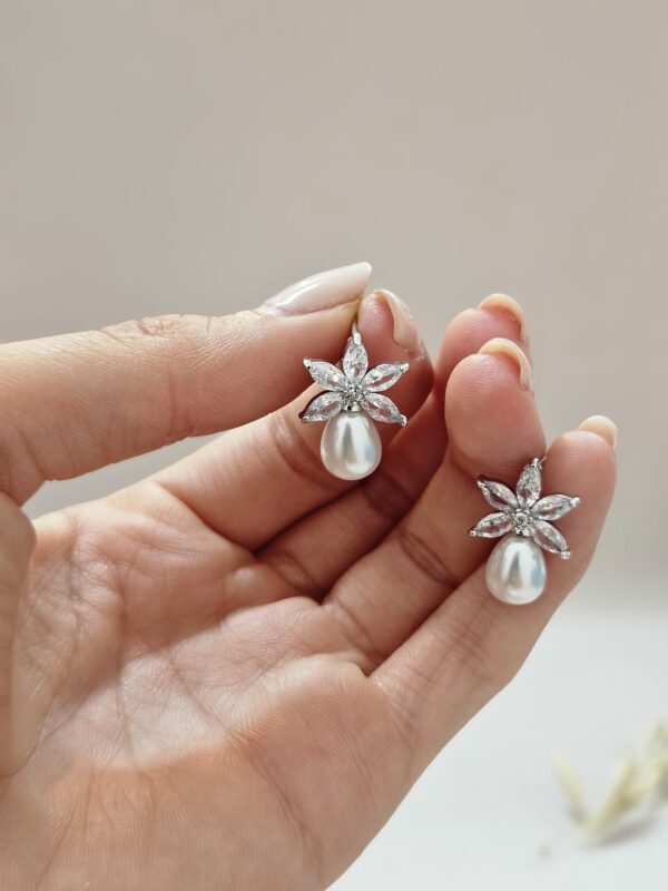 Delicate Bridal Floral Crystal Pearl Stud Earrings – AESP45