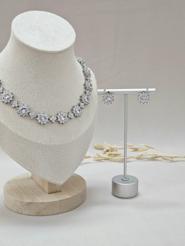 Delicate Small Rose Gold Flowers Necklace Earrings Set – Anssc
