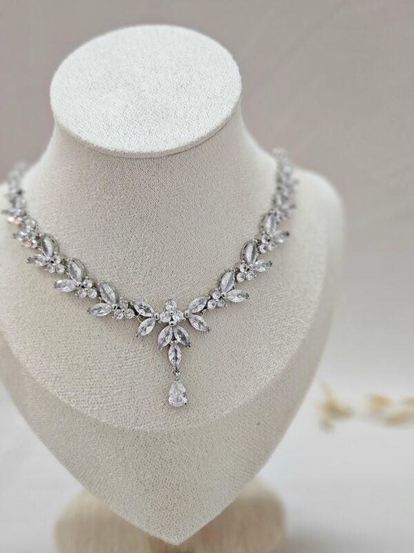Classic Silver Crystal Necklace – Amrc