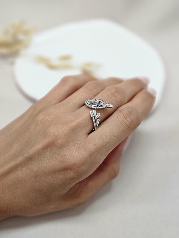 Asymetrical Crystal Cuff Ring – AESC25