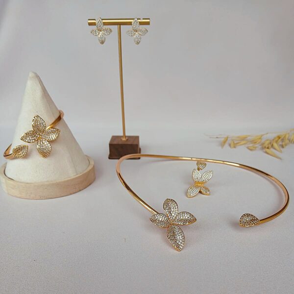 Gold Floral Jewelry Set